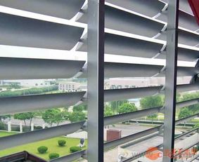 电动遮阳天蓬帘、户外遮阳百叶帘与遮阳翻板梭形百叶片批发定制及系统集成价格解析